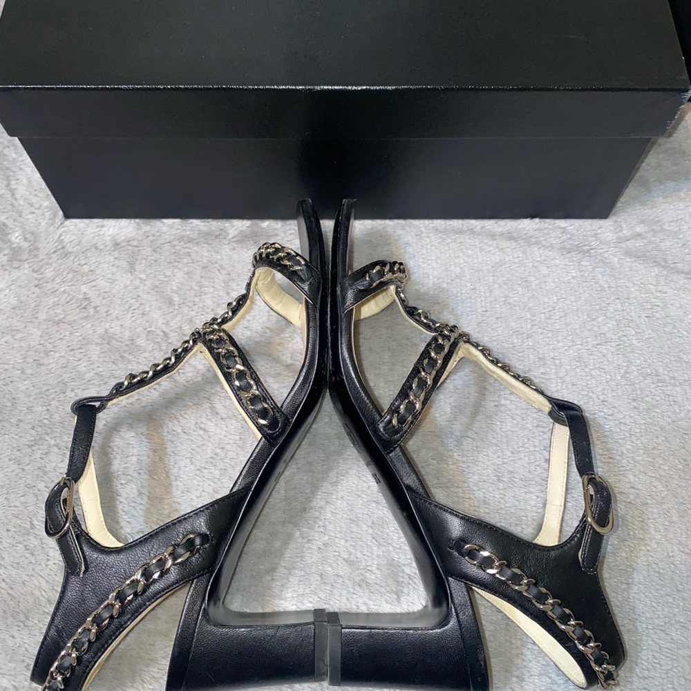 CHANEL CLASSIC CHAIN HEELED SANDALS - Picture 6 of 16
